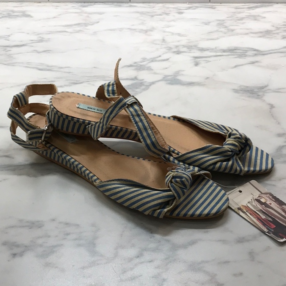 Kimchi Blue low heel sandal NWT